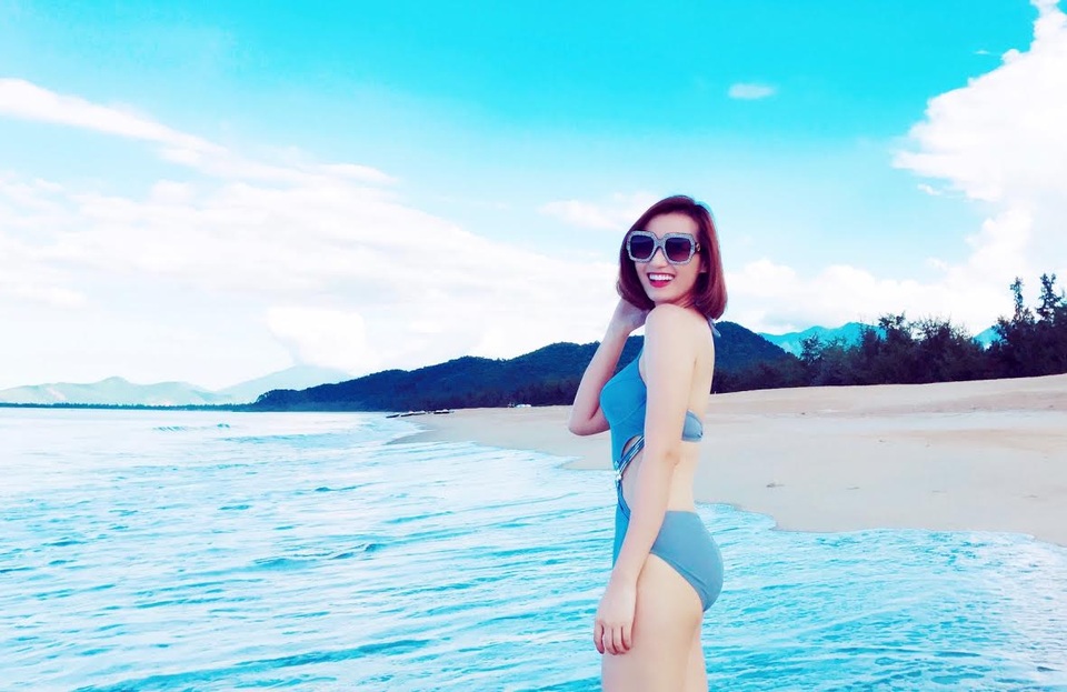Lã Thanh Huyền khoe trọn vòng 1 “đẫy đà” trong trang phục bikini "hút mắt" - 5 Lã Thanh Huyền khoe trọn vòng 1 “đẫy đà” trong trang phục bikini "hút mắt" - 5
