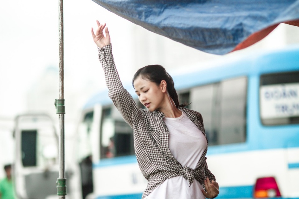 
Vào cuối tháng 5, bà mẹ một con gây xôn xao dư luận khi công khai quyết định thẩm mỹ, quá trình nâng mũi, nâng ngực được diễn ra tại Hàn Quốc. Sau 22 ngày sau cuộc phẫu thuật, Maya đã chia sẻ tiếp hình ảnh gương mặt gần như hoàn chỉnh của mình.
