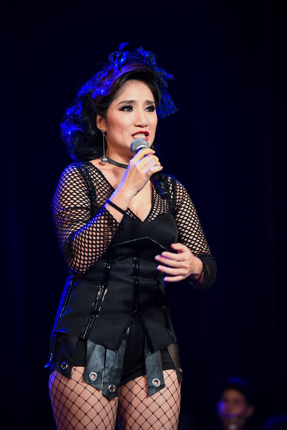 “Bà mối” Cát Tường bỏ show, bán đất theo đuổi nhạc kịch - 1 Cát Tường chia sẻ, niềm vui và hạnh phúc lớn nhất của cô là khi được đứng trên sân khấu kịch và thể hiện đam mê diễn xuất.