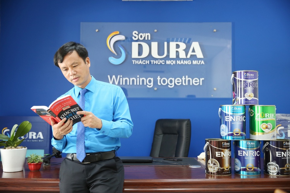 Sơn Dura cùng Á hậu Sơn Thị Du Ra trao học bổng cho trẻ em nghèo hiếu học - 4 Ông Phan Anh Tuấn - Tổng giám đốc công ty Dura Việt Nam
