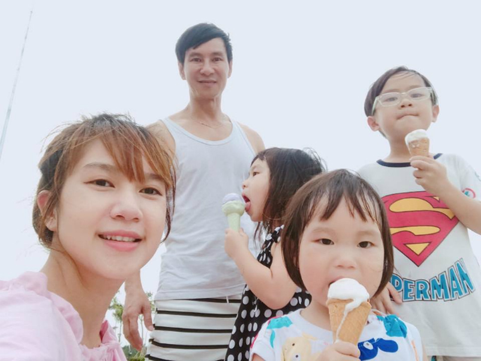 Hoài Linh “than thở” bị đối xử tệ bạc; Bảo Thanh Xuân Bắc “tưng bừng” ăn mừng - 10 Biệt đội “siêu quậy” nhà Lý Hải – Minh Hà cũng “bá đạo” không kém, nam ca sĩ bình luận về các con mình: Mạnh ai nấy ăn.