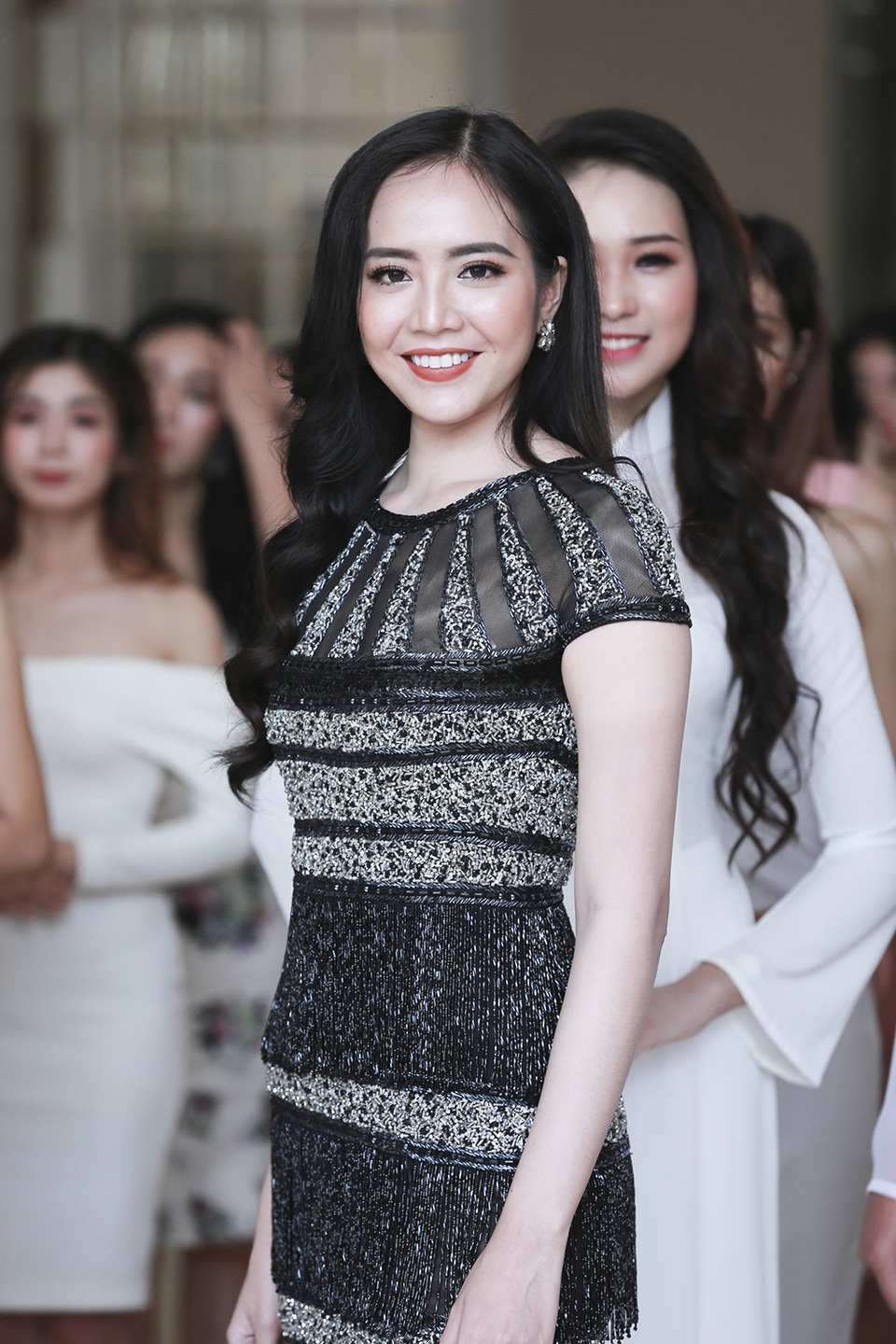 Thí sinh gây bất ngờ nhất cuộc thi Hoa hậu Hoàn vũ Việt Nam - 6 Chân dài Ngọc Quý sau khi thất bại ở cuộc thi Hoa hậu Hoàn vũ 2015 đã quyết định thử sức một lần nữa ở mùa thi năm nay. Với sự trở lại này, người đẹp có vẻ tăng cân khiến khuôn mặt trông bầu bĩnh, kém thon gọn hơn trước.