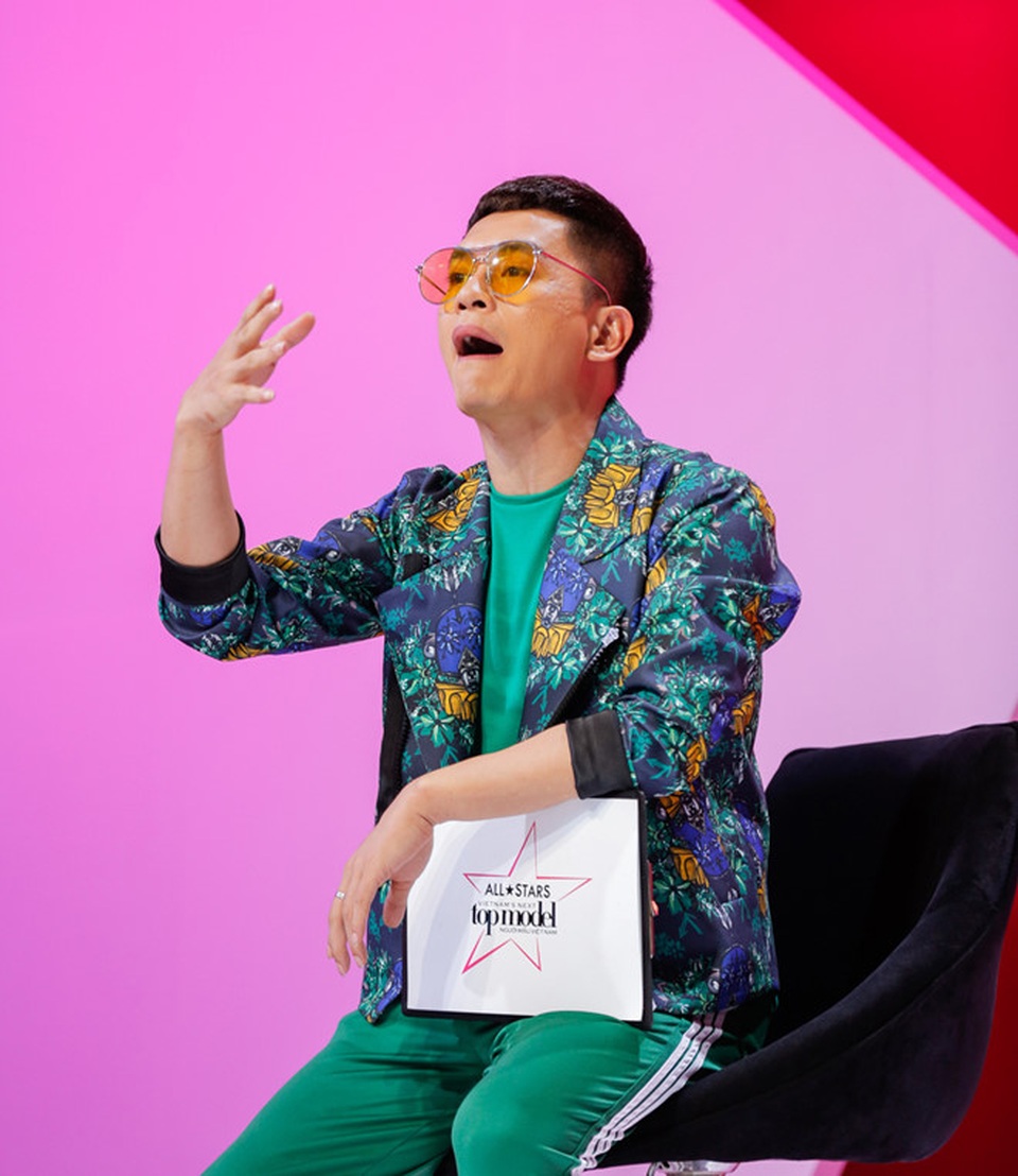 Nam Trung thuộc số ít người không sợ xấu khi lên sóng truyền hình. Bằng chứng là khi khó chịu, bực mình thì biểu cảm khuôn mặt không được đẹp trước ống kính như trợn tròn mắt, bĩu môi, lườm nguýt...