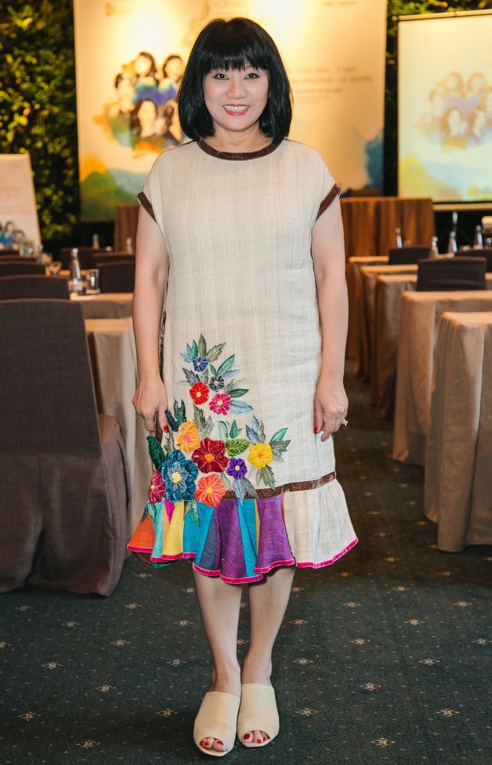 Lo lắng là thế nhưng theo tiết lộ từ phía nhà sản xuất, khi hỏi các giọng ca còn lại rằng họ muốn song ca với ai nhất thì câu trả lời của “cô bống” Hồng Nhung, Lệ Quyên, Thu Phương đều lựa chọn Cẩm Vân khiến cô vui vẻ.