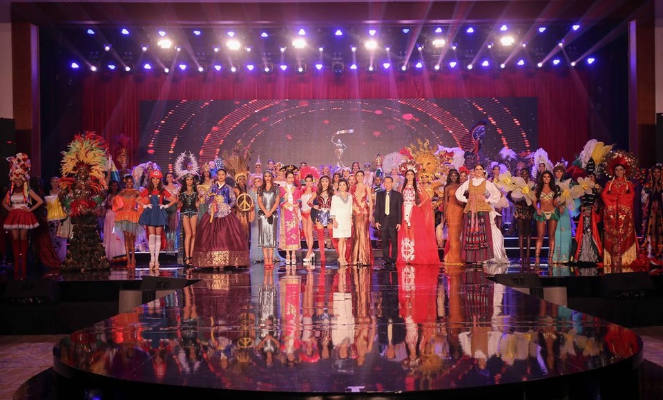 Mãn nhãn với trang phục dân tộc của thí sinh Miss Grand International 2017 - 1 Trong đêm thi, một số thí sinh đã hoàn thành rất tốt phần thi trang phục của mình và để lại nhiều ấn tượng đẹp trong lòng khán giả trong và ngoài nước