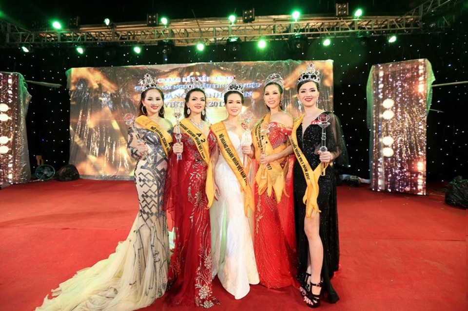 “Người đẹp Vĩnh Phúc” Nguyễn Thụy Oanh xuất sắc đăng quang Á Hoàng Doanh Nhân Việt Nam 2017 - 4 Các Nữ hoàng và Á hoàng của cuộc thi Nữ hoàng doanh nhân 2017.
