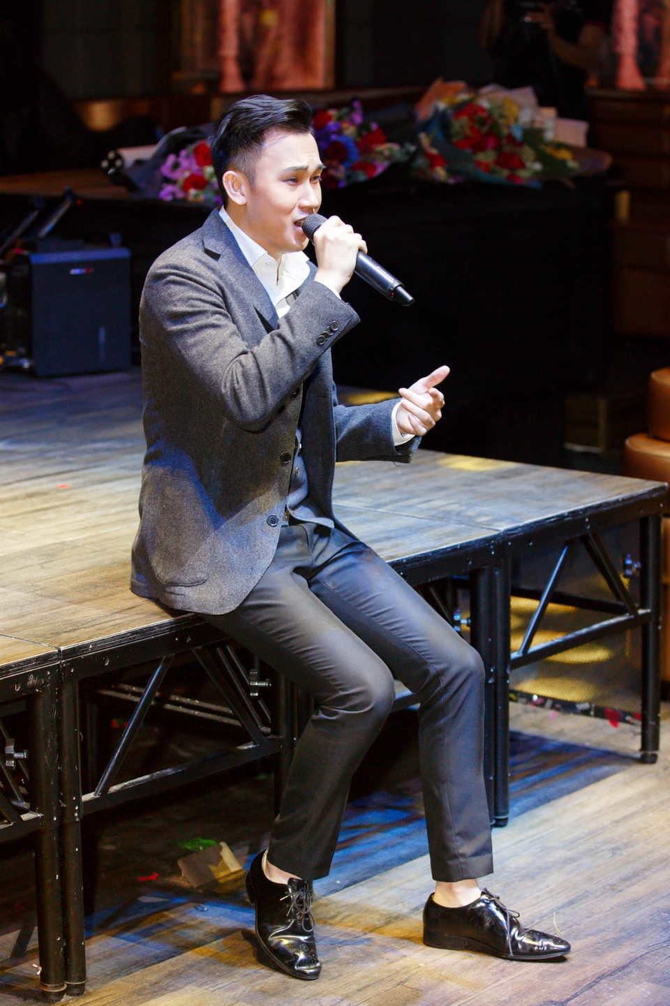 Nam ca sỹ chia sẻ: “Đây là một dự án mà tôi đã ấp ủ suốt 3 năm và cảm thấy thực sự yêu thích ca từ và giai điệu của những ca khúc này. Trong quá trình thu âm, tôi phải cần một chút say để có thể hòa quyện vào âm nhạc và thể hiện được linh hồn của những bài hát”.