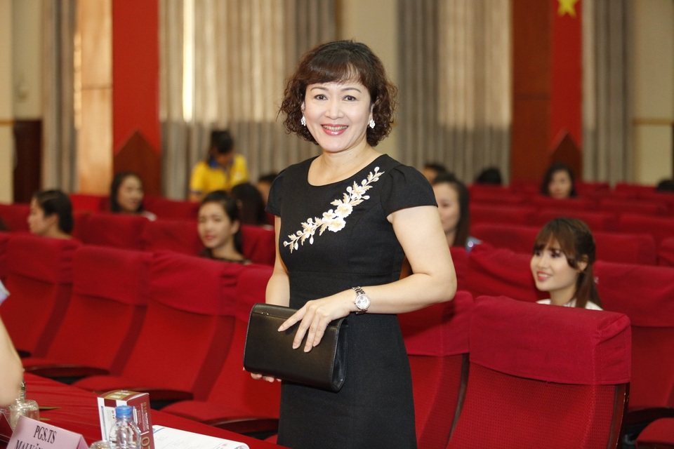 Cuộc đời đầy thăng trầm của dàn diễn viên “Gió qua miền tối sáng” - 4 Trước những tin đồn thất thiệt về chuyện gia đình, nữ nghệ sĩ lên tiếng phủ nhận và khẳng định cuộc sống hôn nhân của mình vẫn ổn và không có chuyện ly hôn.