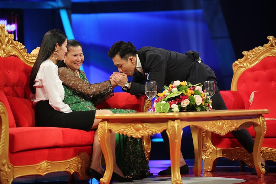 Thuỷ Tiên tiết lộ chuyện tình "sóng gió" với Công Vinh - 5 Những chia sẻ của Thủy Tiên về mẹ chồng khiến MC Trấn Thành hào hứng và tuyên bố “Thật ra mẹ chồng hiện đại là phải như thế, thương con dâu như là con ruột, cô là người mẹ của năm.