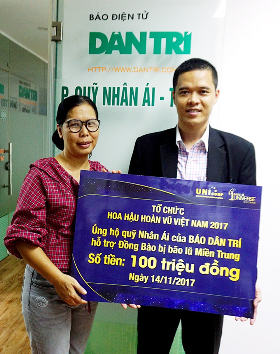Vừa qua, BTC cuộc thi Hoa hậu Hoàn vũ đã gửi tặng báo Dân trí số tiền 100 triệu đồng nhằm hỗ trợ các hoạt động được thiết thực và sâu rộng hơn.