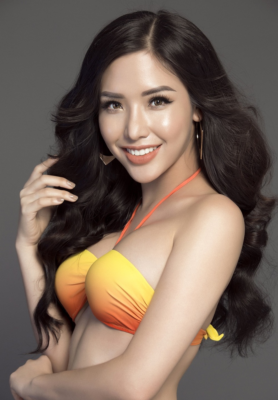 Khánh Phương khoe đường cong "đốt mắt" trong phần thi bikini - 3 Hiện tại, lượt bình chọn trên web của Việt Nam đứng thứ 2 chỉ sau Indosia với số phiếu chênh lệch rất nhỏ.