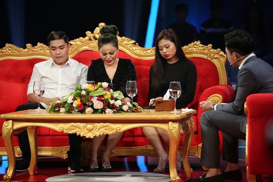 Lê Giang kể chuyện bị Duy Phương bạo hành, ném từ cầu thang xuống - 4 Gia đình tan nát, Lê Giang nhường quyền nuôi con lại cho chồng cũ vì không đủ khả năng lo cho con.