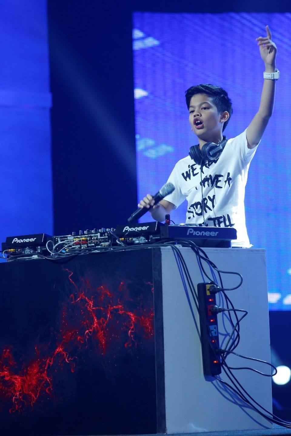 Từng tham gia Little Big Shots Thái Lan, Pique đã làm cho khán giả ở quê nhà rất yêu thích. Đến với Mặt trời bé con, Pique với khả năng chơi DJ điêu luyện đã khiến cho cả trường quay đứng ngồi không yên.