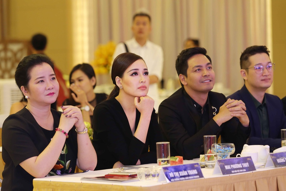 Lần đầu tiên Á hậu Hoa hậu Hoàn vũ được sở hữu vương miện - 3 Lần đầu tiên Á hậu Hoa hậu Hoàn vũ được sở hữu vương miện - 3