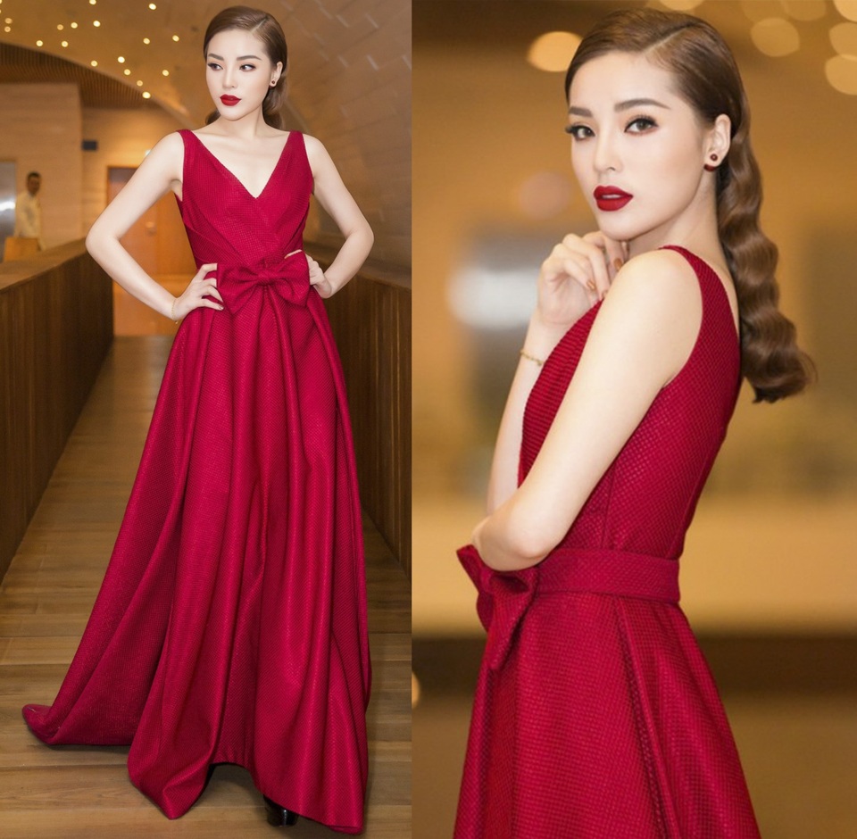 Kỳ Duyên mặc đẹp nhất tuần; Lan Khuê, Cẩm Ly lọt top sao mặc xấu - 1 Kỳ Duyên đẹp mặn mà với đầm dài màu đỏ rực. Hoa hậu Việt Nam 2014 chọn kiểu dáng đơn giản với phần thắt nơ ở eo làm điểm nhấn. Cô nàng trang điểm cùng tông, chăm chút kĩ lưỡng ở bờ môi đỏ mộng nồng nàn.
