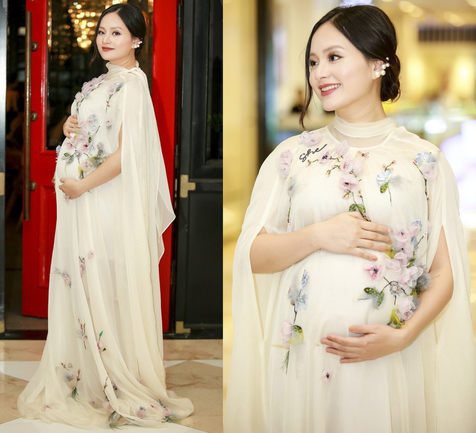 Hương Giang Idol mặc đẹp nhất tuần; H’Hen Niê tiếp tục lọt top sao mặc xấu - 7 Lan Phương đẹp rạng ngời dù đang mang bầu ở tháng thứ 5. Nữ diễn viên chọn cho mình thiết kế dáng suông được thêu hoa tinh tế, vừa kín đáo nhưng cũng vừa tôn lên nét mặn mà, thanh thoát của “gái một con”.