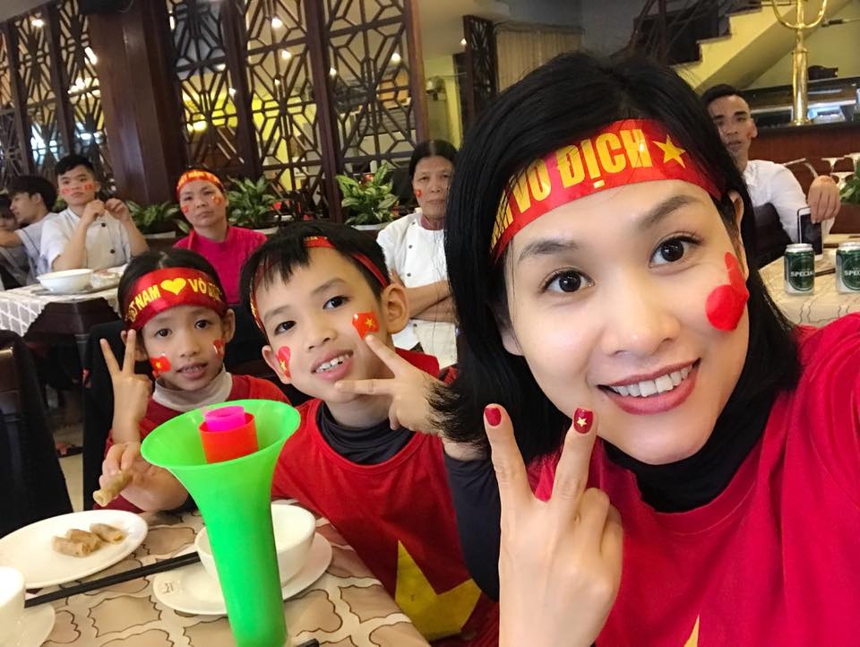 Nguyệt trong phim “Phía trước là bầu trời” bỗng nhiên gây sốt trở lại - 4 Hà Hương cũng thường xuyên chia sẻ hình ảnh cô tham gia các hoạt động xã hội trên trang cá nhân