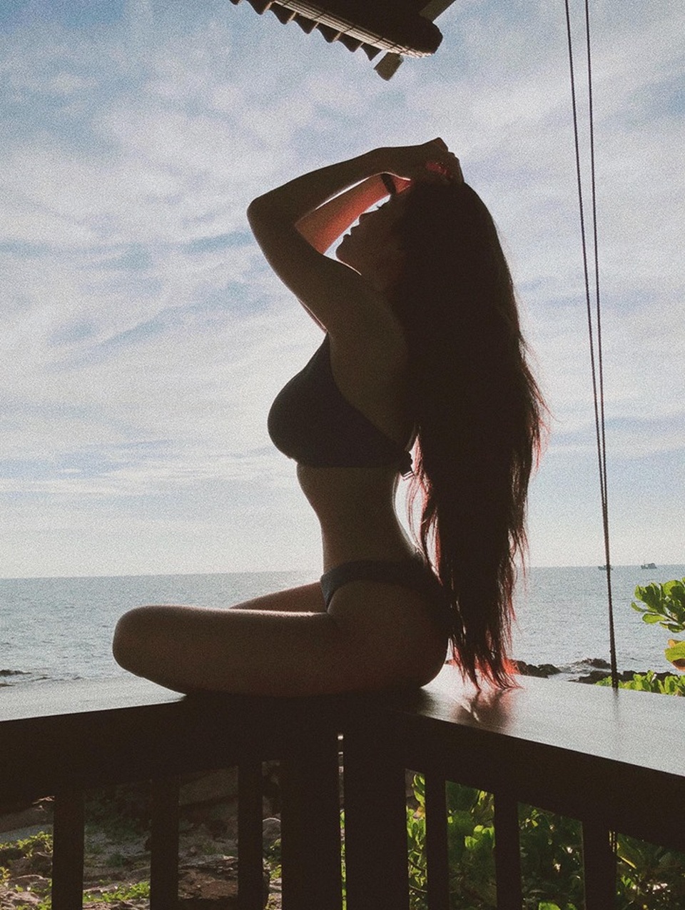 Nữ ca sĩ còn cho rằng phụ nữ sau sinh không cần phải ăn thật nhiều móng giò, chân dê hay các loại thực phẩm chứa nhiều chất béo vì đó là nguy cơ gây tăng cân gây ra các tiểu đường, tim mạch.