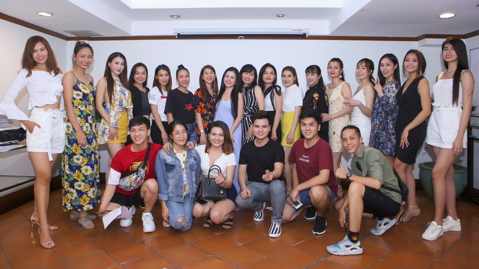 Thí sinh Hoa hậu Đại sứ Hoàn vũ người Việt 2018 hào hứng tận hưởng hành trình Thái Lan - 3 Thí sinh cùng ban tổ chức gặp gỡ trò chuyện