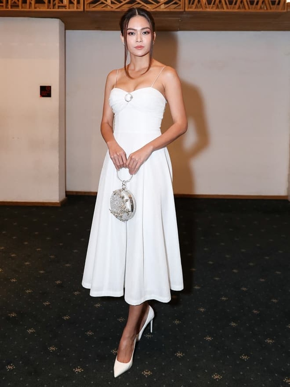 Váy cưới Lan Khuê trị giá 500 triệu có ý tưởng từ Nam Phương hoàng hậu
