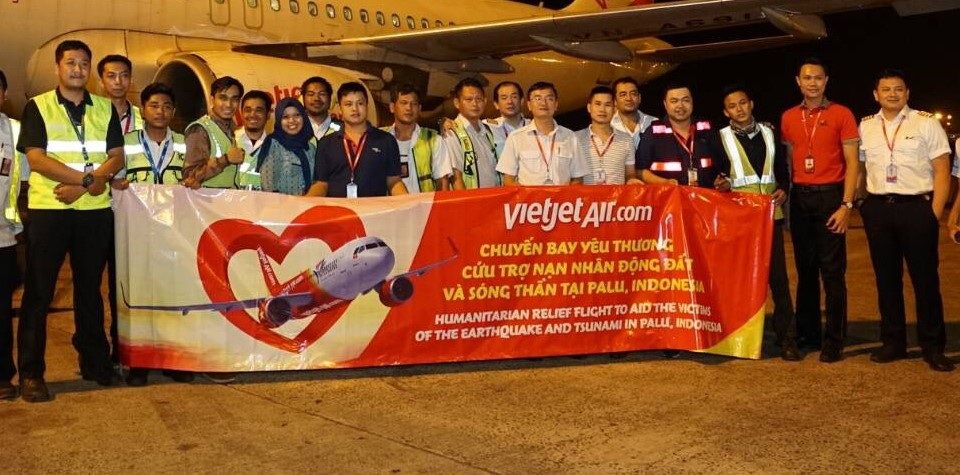 Vietjet khẩn trương hoạt động cứu trợ nạn nhân động đất - sóng thần Indonesia ngay trong đêm - 1
Rạng sáng 4/10, tại sân bay Jakarta, các hoạt động cứu trợ đã diễn ra hết sức khẩn trương.