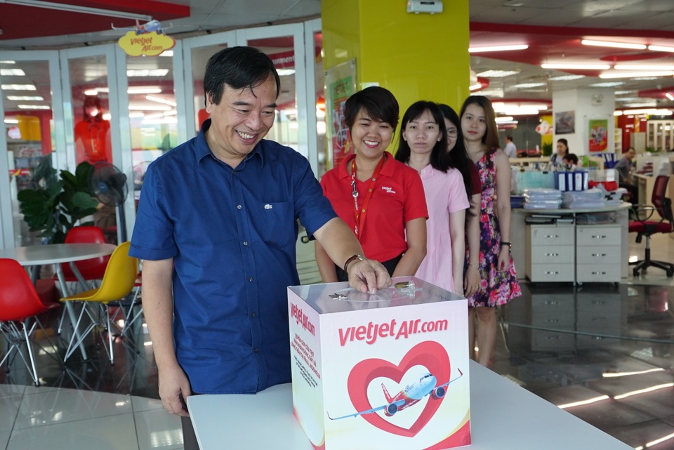 Vietjet khẩn trương hoạt động cứu trợ nạn nhân động đất - sóng thần Indonesia ngay trong đêm - 6 Vietjet khẩn trương hoạt động cứu trợ nạn nhân động đất - sóng thần Indonesia ngay trong đêm - 6