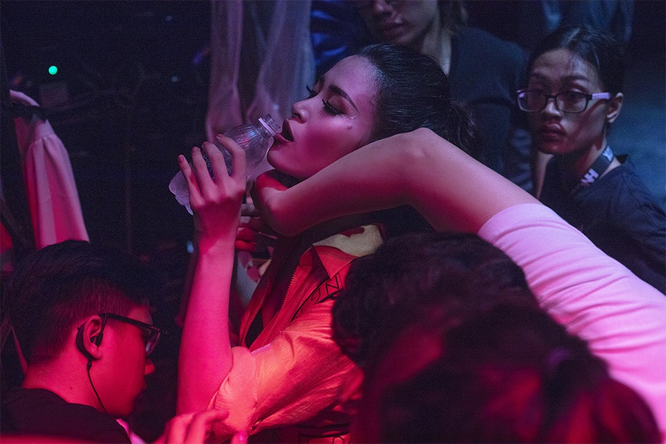 Ông Cao Thắng rơi nước mắt khi được Đông Nhi cảm ơn trong liveshow 10 năm ca hát - Ảnh 9. Ông Cao Thắng rơi nước mắt khi được Đông Nhi cảm ơn trong liveshow 10 năm ca hát - Ảnh 9.