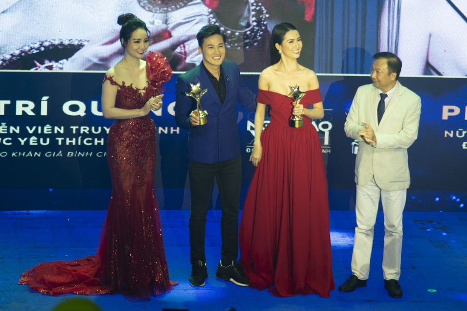 Hoàng Yến Chibi thắng lớn tại Ngôi sao xanh, Trường Giang là Nam diễn viên được yêu thích nhất - 5 Ở hạng mục phim truyền hình, Giải Nam và Nữ diễn viên truyền hình được yêu thích nhất thuộc về Phan Thị Mơ và Hà Trí Quang.