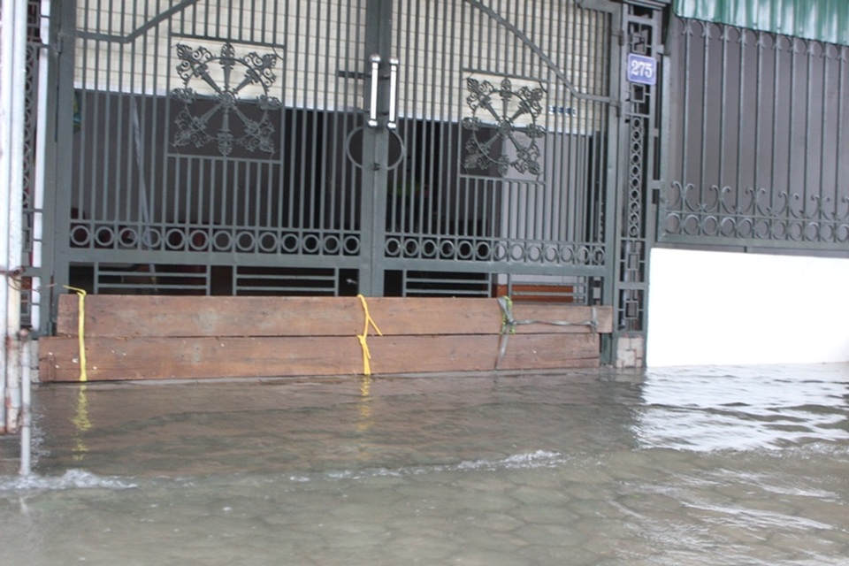 
Đê chắn nước của các hộ dân.
