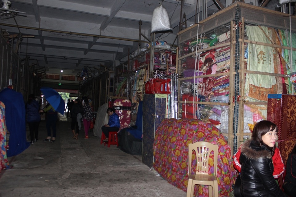 Hàng trăm tiểu thương chợ Hà Tĩnh đồng loạt đóng quầy nghỉ bán - 1