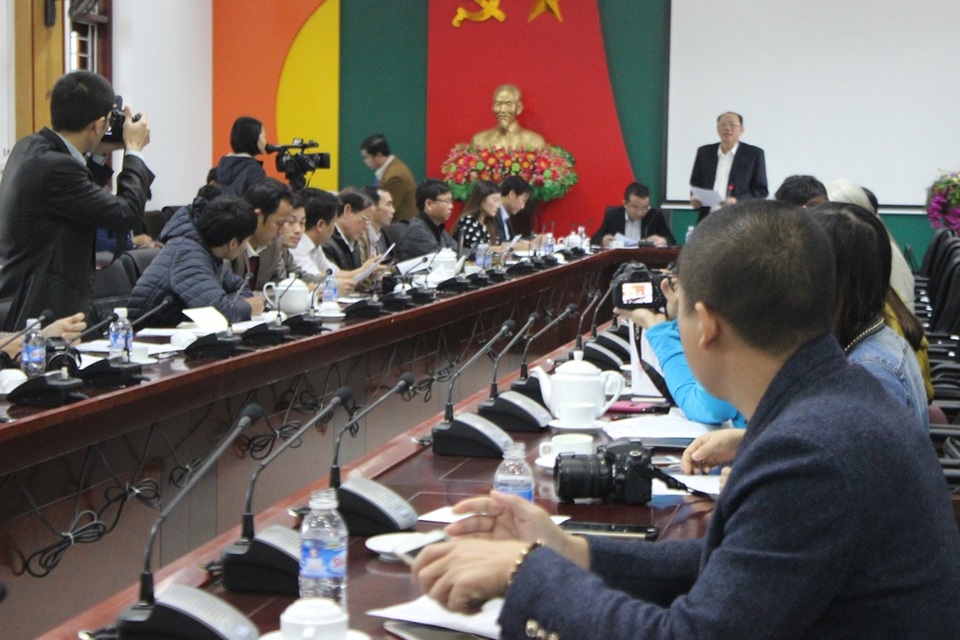 Nhiều caau hỏi được các phóng viên đưa ra tại cuộc họp báo