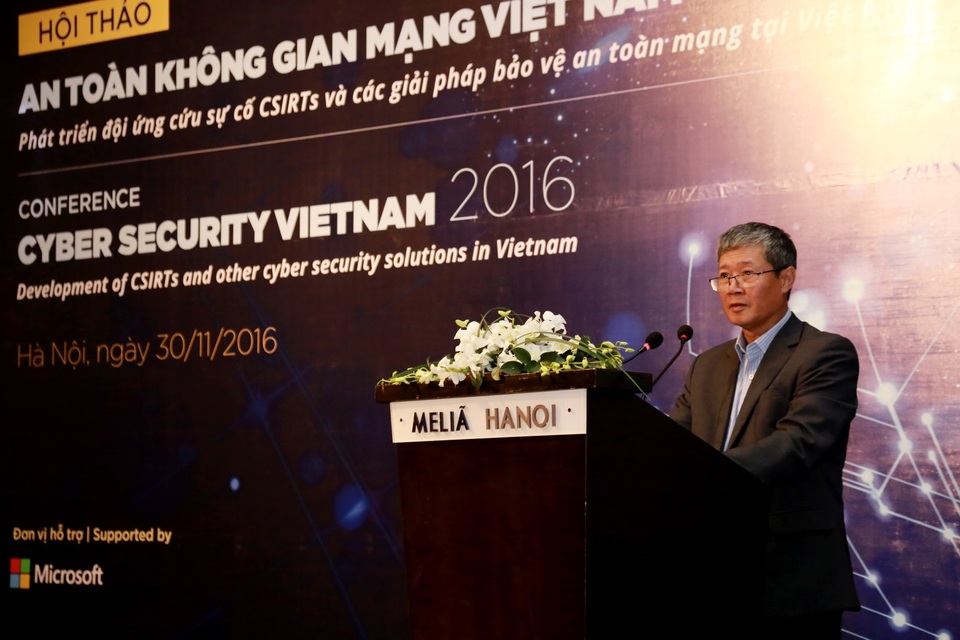 Số vụ tấn công mạng có chủ đích gia tăng mạnh - 1
Thứ trưởng Bộ Thông tin và Truyền thông Nguyễn Thành Hưng phát biểu khai mạc hội thảo