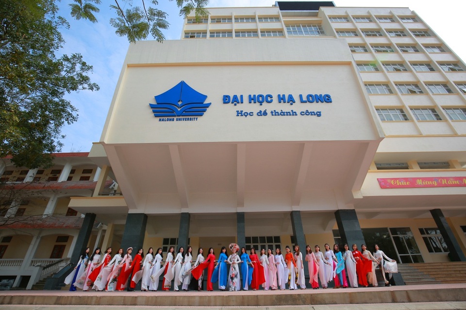 Hoa khôi giỏi ngoại ngữ được chọn là đại diện cho năm du lịch Quảng Ninh 2018 - 3 Trường đại học Hạ Long