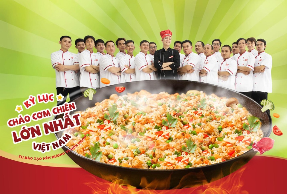 Tưng bừng với sự kiện chảo cơm chiên hải sản “khủng” nhất Việt Nam - 1 Thưởng thức ẩm thực và âm nhạc miễn phí