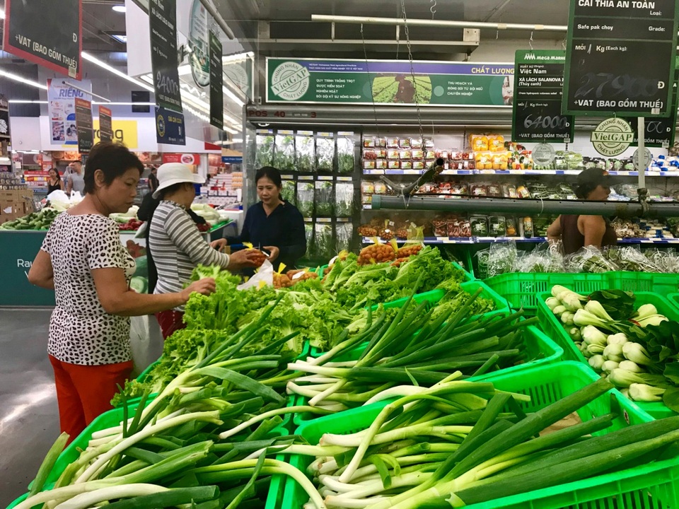 Siêu thị MM giảm giá tới 50% và kiểm soát chặt an toàn thực phẩm dịp lễ 2/9 - 1 Nhu cầu mua sắm thực phẩm dịp lễ tăng cao