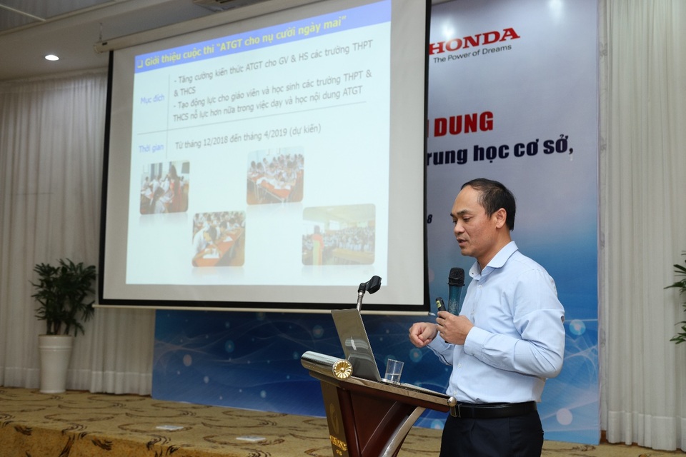 Tiếp tục mở rộng chương trình giáo dục an toàn giao thông cho học sinh - 2 Ông Đỗ Anh Dũng - Chuyên viên chính Vụ giáo dục Trung học giới thiệu về chương trình ATGT cho nụ cười ngày mai
