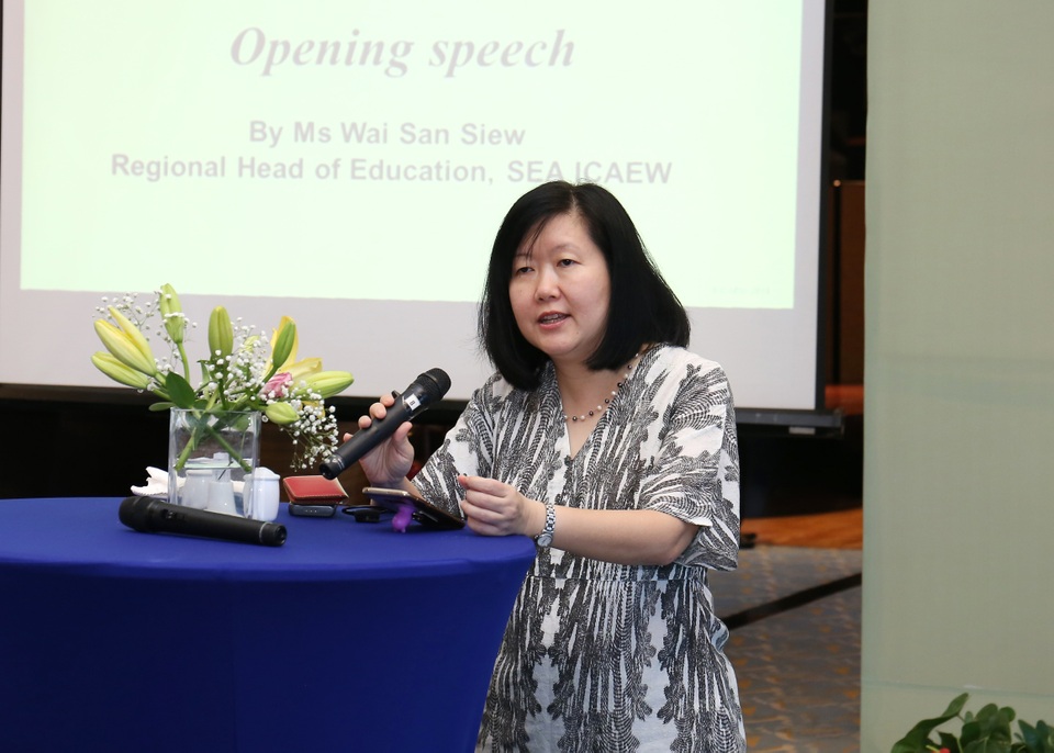Nhiều cơ hội cho học viên ICAEW được sang học tập và làm việc tại Malaysia - 1 Bà Wai San Siew – Giám đốc đào tạo khu vực Đông Nam Á, ICAEW phát biểu mở đầu cuộc hội thảo