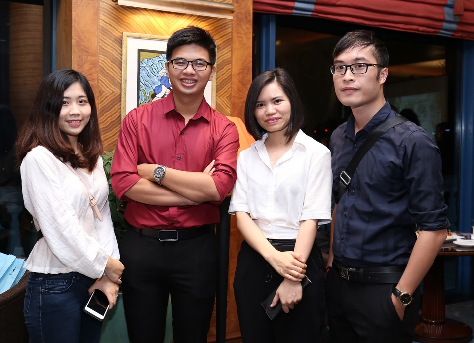 Nhiều cơ hội cho học viên ICAEW được sang học tập và làm việc tại Malaysia - 3
Bạn Hoàng Đức Anh (đứng thứ 2 từ trái sang), sinh viên ICAEW đầu tiên tại Hà Nội sang Malaysia nhận cơ hội học tập và làm việc thông qua chương trình hợp tác giữa ICAEW, PwC và Sunway TES
