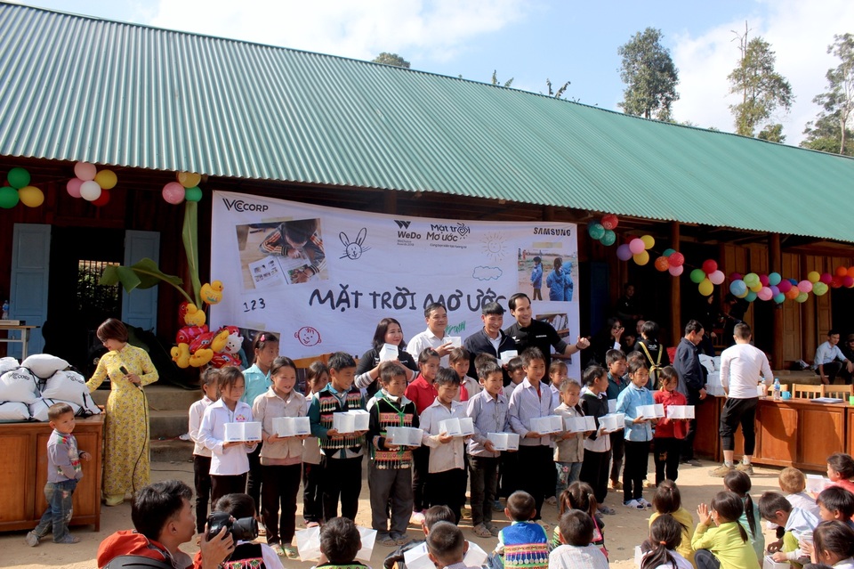 Hàng ngàn “Mặt trời mơ ước” đã được thắp sáng tại Tri Lễ - Ảnh 1.