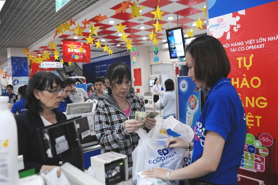 Siêu thị Co.opmart “xả hàng” bột giặt, nước rửa chén, dầu gội đầu - 2 Siêu thị Co.opmart “xả hàng” bột giặt, nước rửa chén, dầu gội đầu - 2