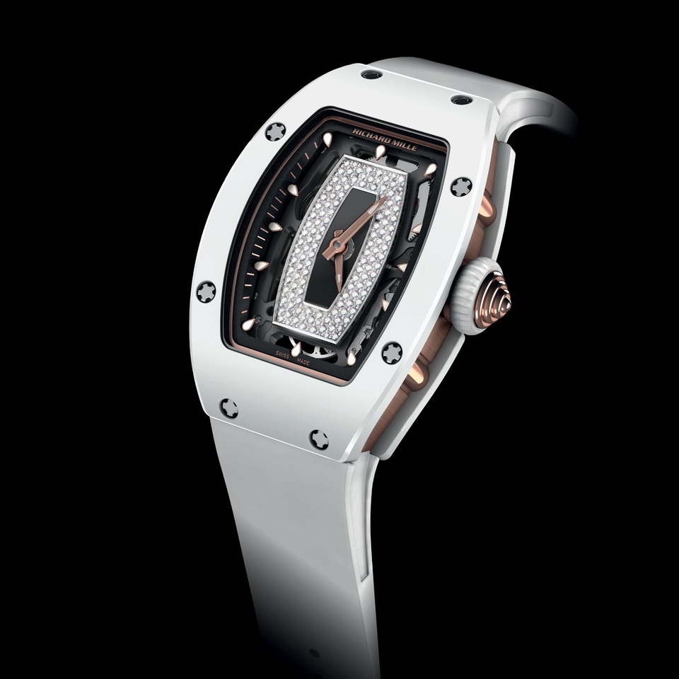 RM 07-01- Tuyệt sắc giai nhân của hãng đồng hồ siêu sang Richard Mille - 1 Chiếc RM 07-01 với phần vỏ từ ceramic trắng cùng dây cao su ton-sur-ton