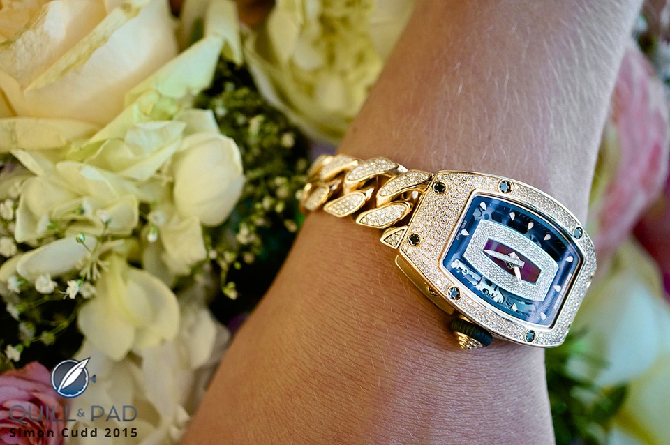 RM 07-01- Tuyệt sắc giai nhân của hãng đồng hồ siêu sang Richard Mille - 6 Mẫu đồng hồ RM 07-01 với phiên bản dây full kim cương trên tay một nhà sưu tập nữ