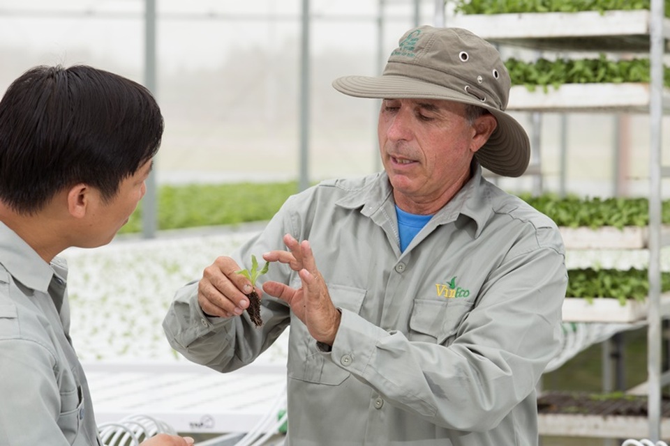 Nông dân cần “bắt tay” doanh nghiệp để đi lên sản xuất lớn - 1 Nông dân cần “bắt tay” doanh nghiệp để đi lên sản xuất lớn - 1