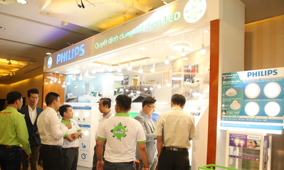 Đèn LED hút khách nhờ tính năng thông minh, linh hoạt - 3 Giới kinh doanh chiếu sáng tại TP.HCM quan tâm đến đèn LED thông minh