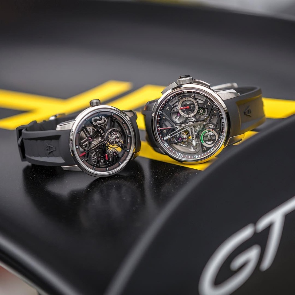 Angelus – Hãng đồng hồ 125 năm tuổi đến Việt Nam - 5 Bộ đôi đồng hồ U40 Racing Tourbillon (trái) và U30 Tourbillon Rattrapante (phải). Ngoài việc tạo ra những chiếc đồng hồ Tourbillon siêu phức tạp, lấy cảm hứng từ những chiếc siêu xe, Angelus còn tích hợp thêm những tính năng hiện đại khác như fly-back chronograph trên chiếc U30.