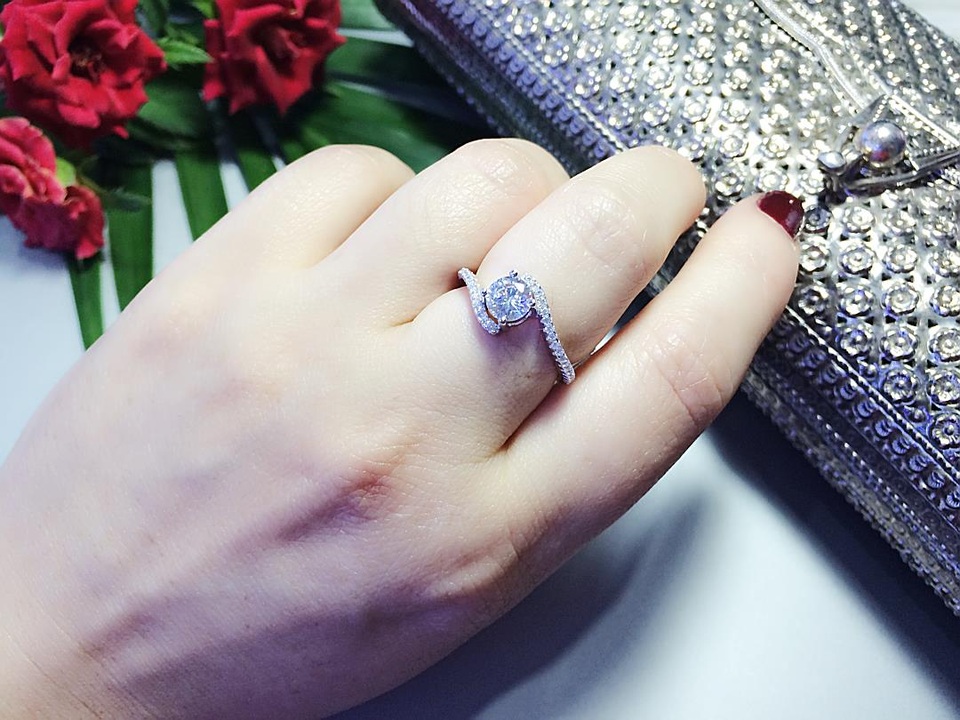 Ngày 20-10, các cô gái mong mốn được tặng gì? - 2