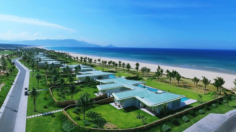 FLC Quy Nhơn dội “bom tấn” chính sách vào thị trường bất động sản nghỉ dưỡng - 3 Đầu tư bất động sản nghỉ dưỡng FLC Quy Nhơn, nhà đầu tư cũng được hưởng lợi từ chính sách quy đổi 750 đêm nghỉ dưỡng và sở hữu sổ đỏ vĩnh viễn sản phẩm…
