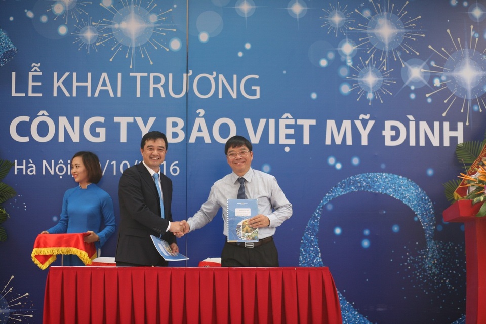 Bảo hiểm Bảo Việt vươn xa để đến gần khách hàng - 1 Bảo Việt Mỹ Đình ký kết hợp đồng bảo hiểm với Công ty Thép mạ Thăng Long thuộc Tổng Công ty Thép Việt Nam