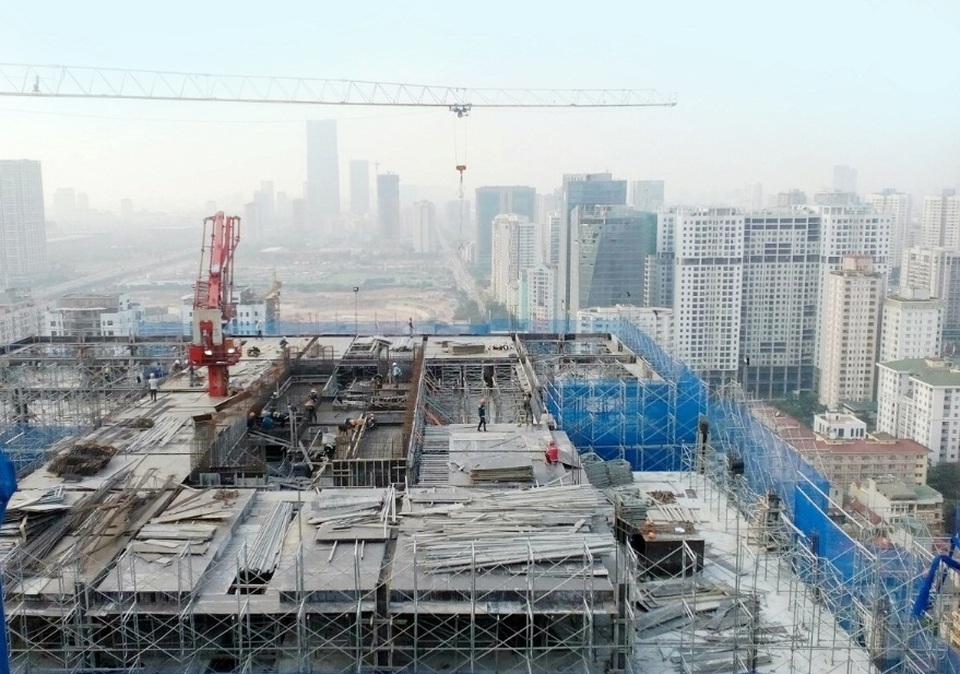 Dự án Imperia Garden chính thức cất nóc - 1 Tòa tháp B dự án Imperia Garden đang hoàn thiện khâu cuối cùng để cất nóc