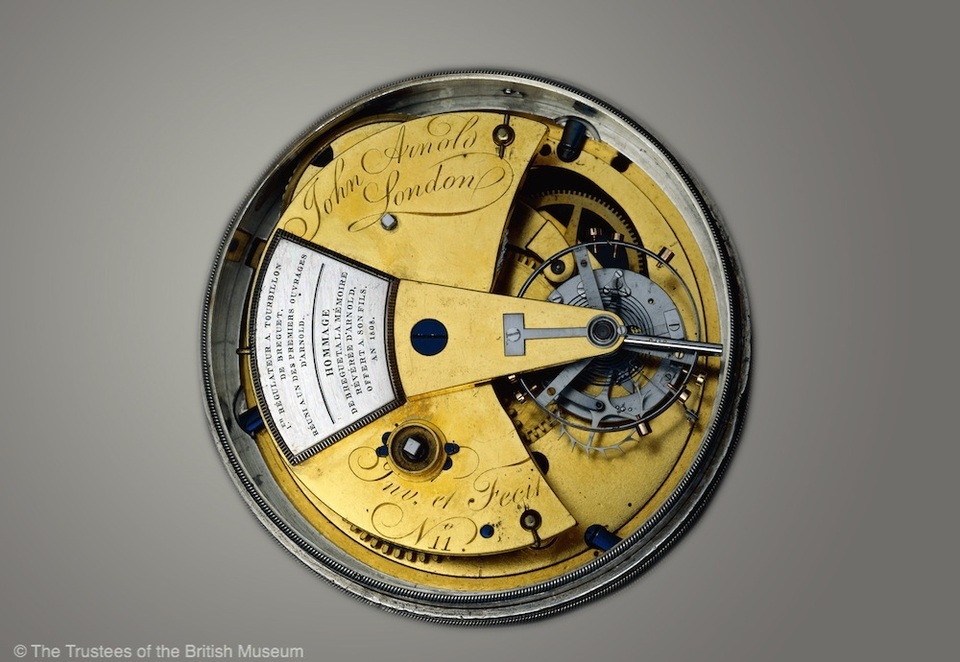 Đồng hồ Arnold & Son - Tinh hoa nghệ thuật 250 năm lịch sử - 1 Khi động cơ Tourbillon hoàn thiện 2 năm sau đó, ngài Abraham-Louis Breguet đã khắc tên mình và người bạn – người đồng sáng chế John Arnold trên cỗ máy này. Cho đến ngày nay, cỗ Tourbillon đầu tiên của thế giới khắc tên 2 nhà đồng sáng lập Breguet và Arnold & Son vẫn được lưu giữ tại bảo tàng Anh Quốc.